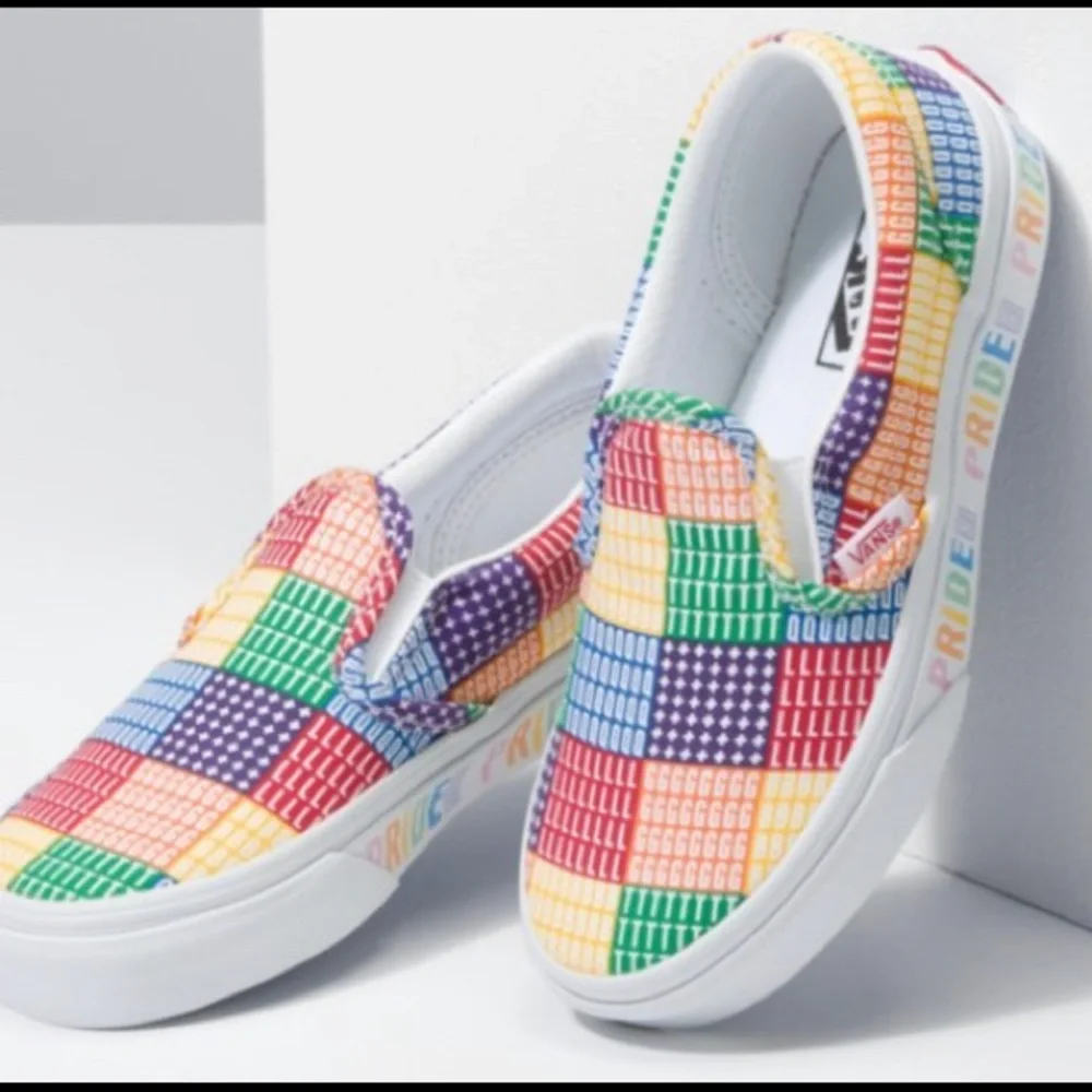 Vans LGBTQ Rainbow Slip Ons NEW
Women size: 8, Men size: 6.5 - Picture 1 of 4